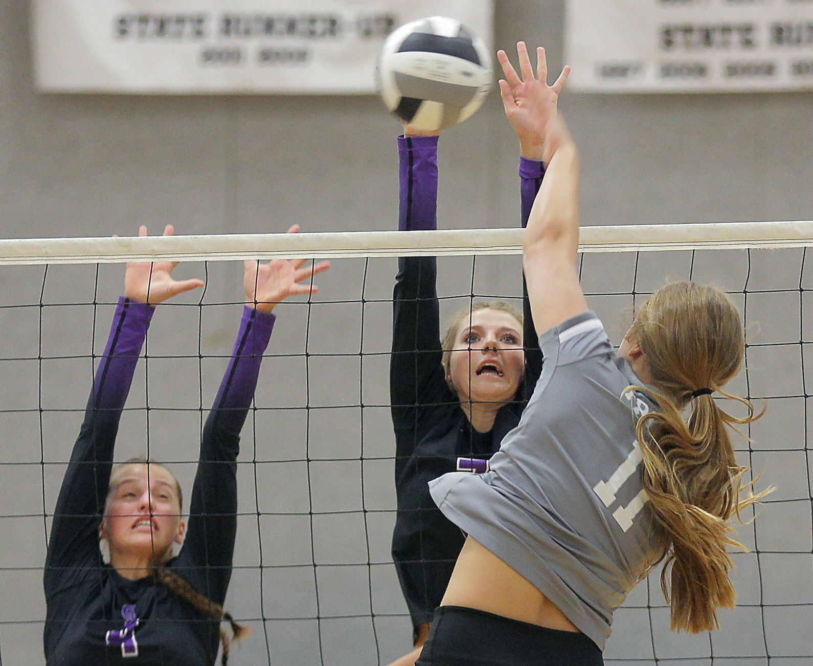 Truckee at Spring Creek Volleyball 02.jpg